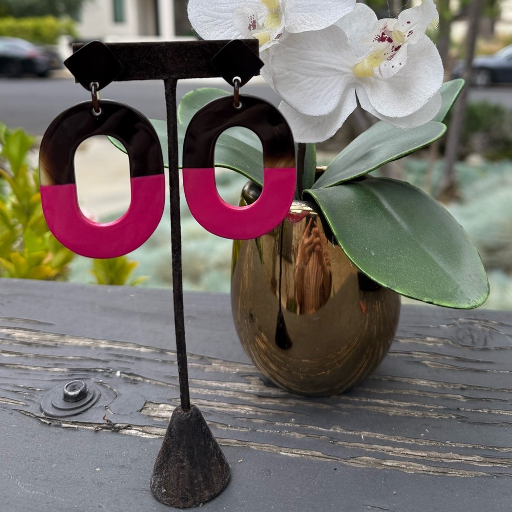 Elegant Hot Pink and Brown buffalo horn lacquer Earrings